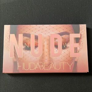 HUDA BEAUTY Nude Eyeshadow Palette - Peach and Gold